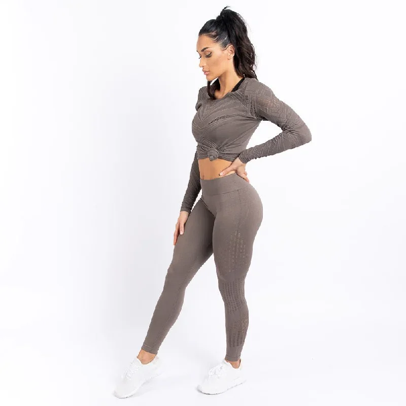 she-wolf-seamless-tee-beige