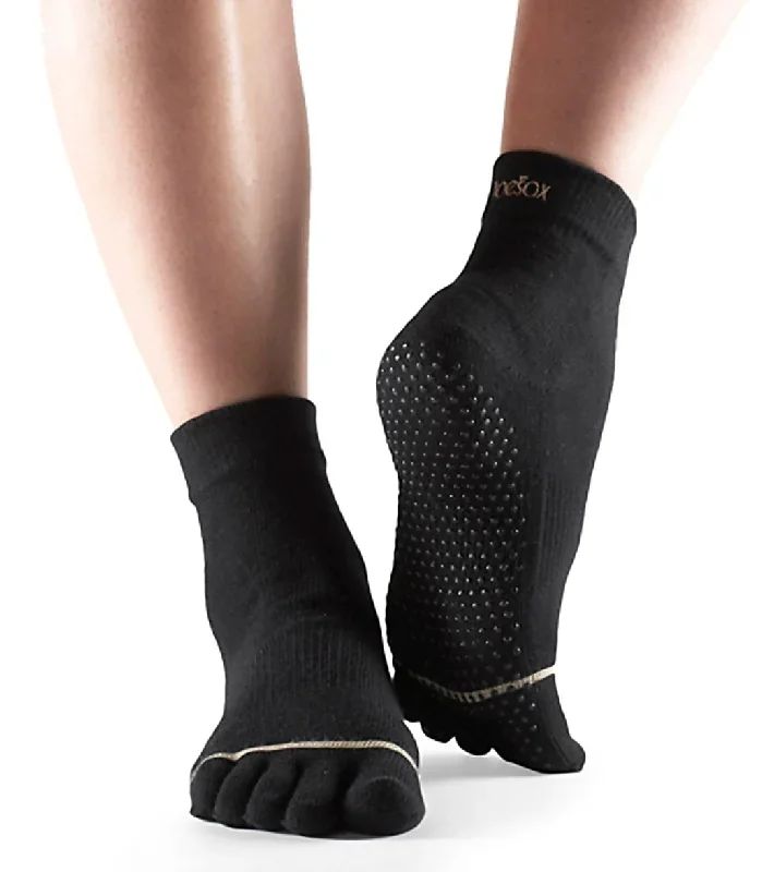 Toesox Ankle Length Full-Toe Yoga Grip Socks Black