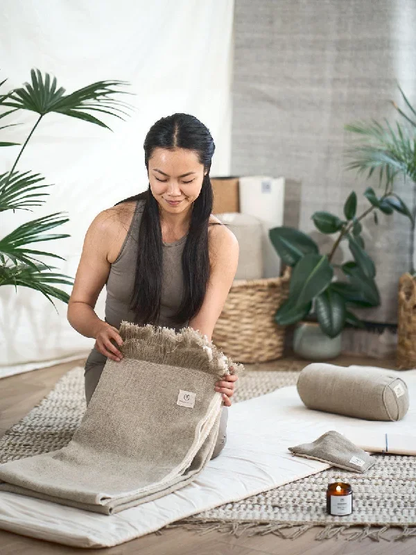 yogamatters-hemp-organic-cotton-yoga-blanket-natural